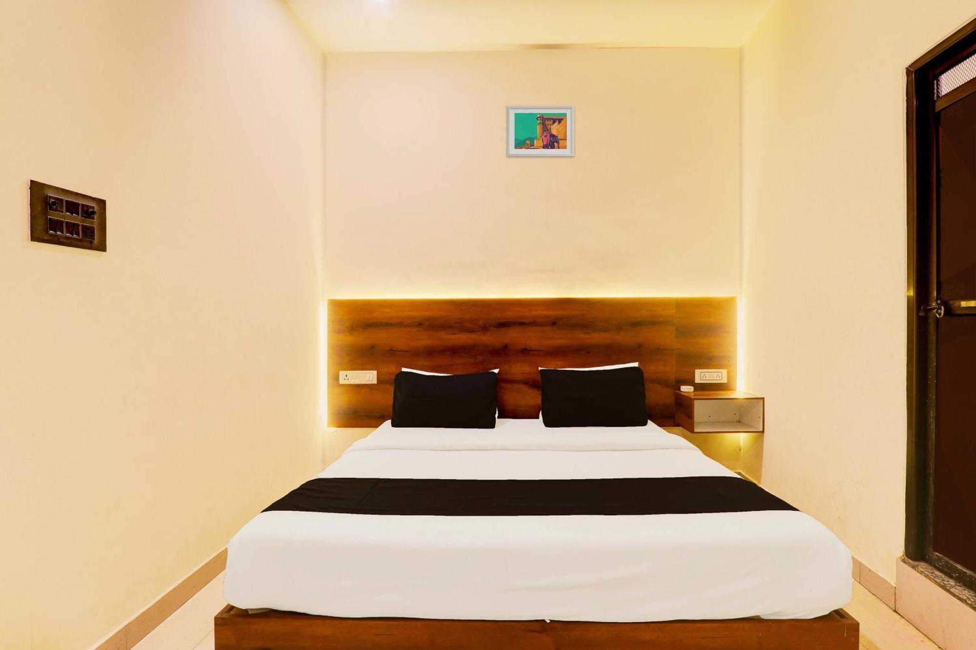 Hotel O Sr Grand Gorakhpur Exteriör bild