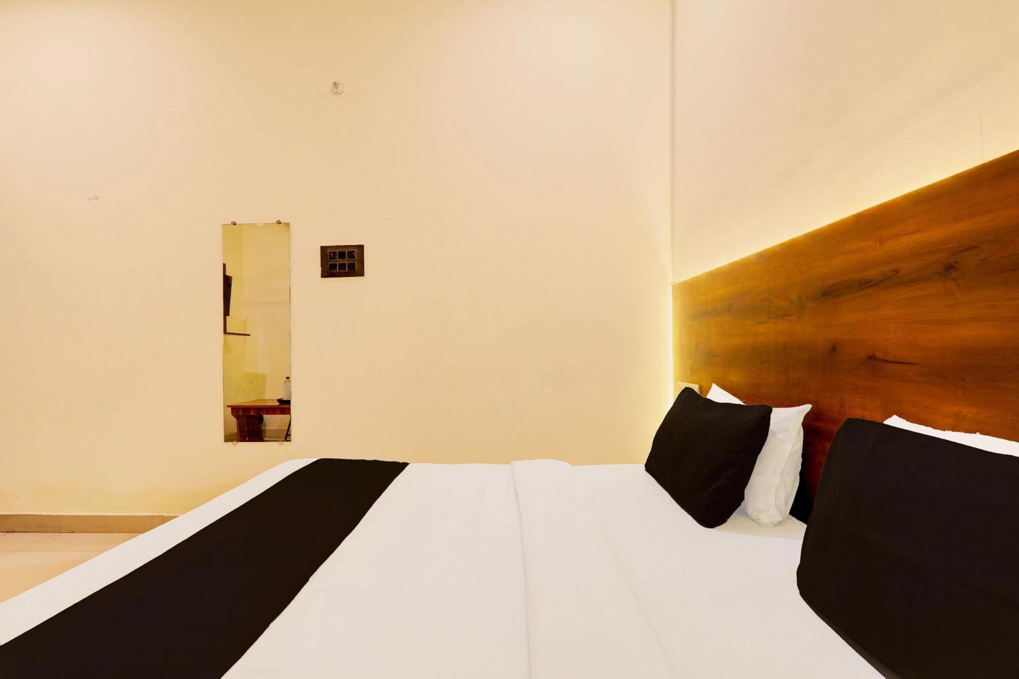 Hotel O Sr Grand Gorakhpur Exteriör bild