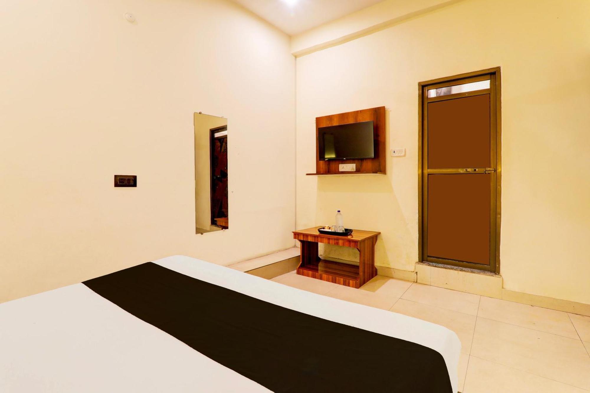Hotel O Sr Grand Gorakhpur Exteriör bild